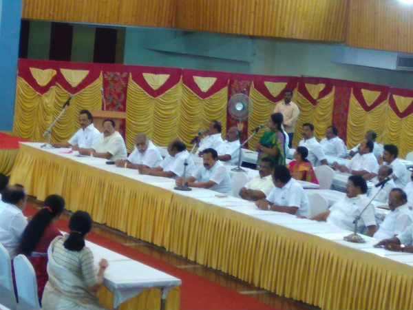 குவியும் குடும்பங்கள்