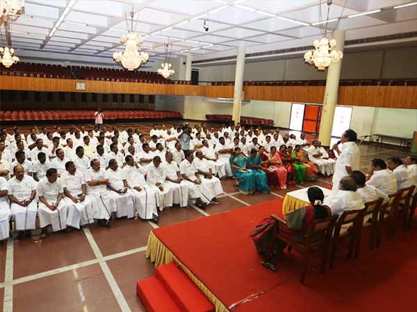 கூட்டம் 