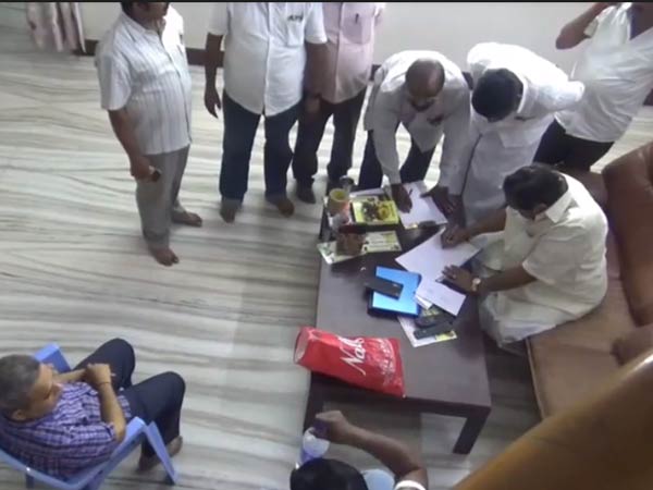  முக்கிய கட்சி