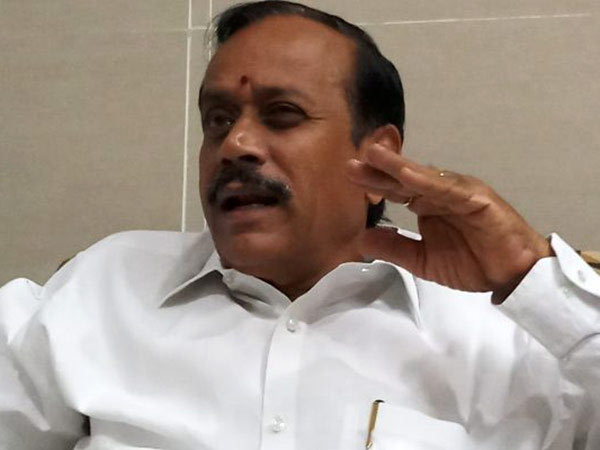 தேங்காய் உடைத்தார் 