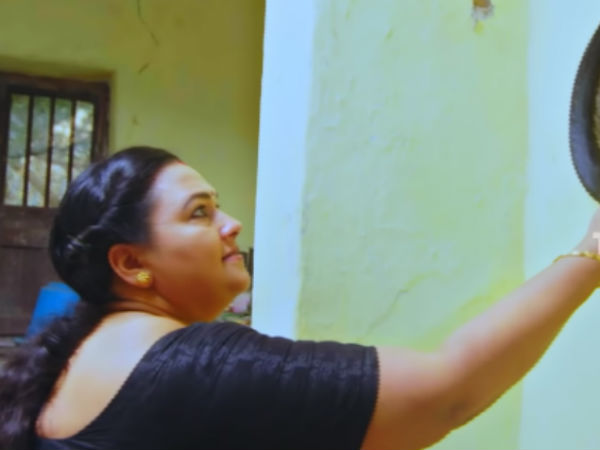 பின்புறத்தில் பின்புறத்தில்