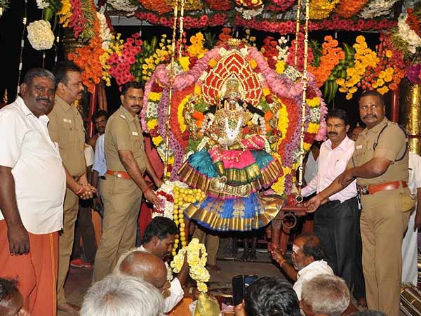 புற்றுக்கு நாகமாக அன்னை