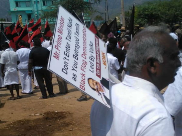 கற்கள் வீச்சு 