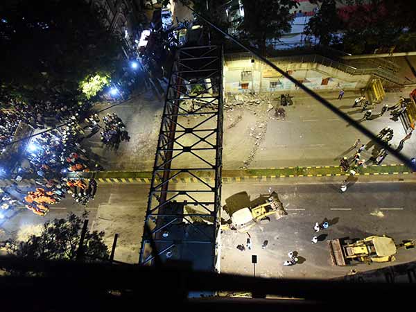 Mumbai bridge collapses: Death toll increases to 6 : 35 people got injured