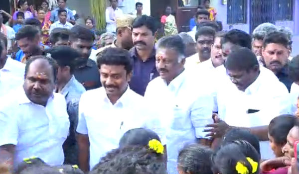 வழிமறித்த பெண் 