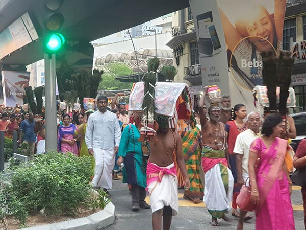 தேரோட்டம் பார்க்க தேரோட்டம் பார்க்க