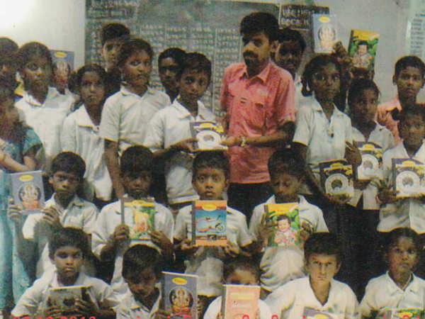 Karur man helps School Students 