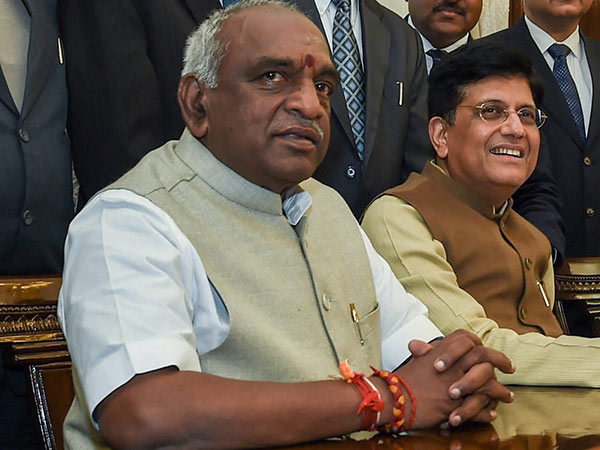 வேலைக்காரன் வேலைக்காரன்