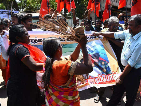 பறை அடித்தனர் பறை அடித்தனர்