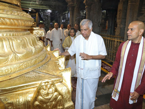 Tirupathi Ezhumalayyan Temple; Sri Lanka Prime Minister Ranil wickramasinghe Darshan with family 