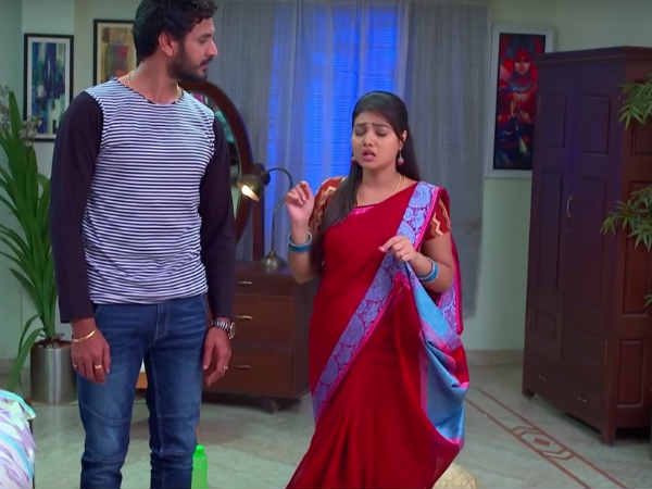 கதவை சாத்திடறோமே 