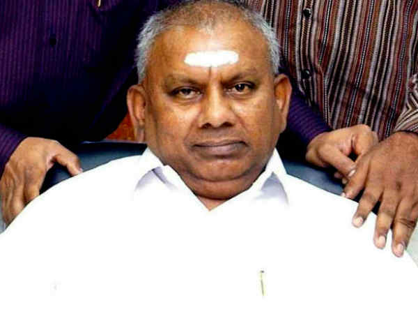 கொடுமைப்படுத்தினார் 