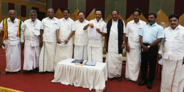 அறிவித்தார் அறிவித்தார்