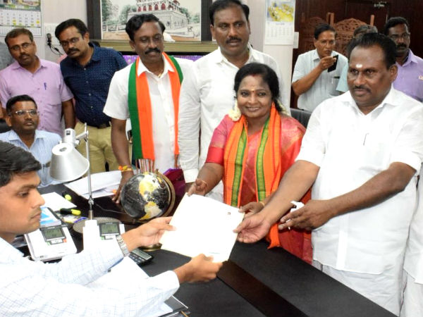 Loksabha elections 2019: Hold on consideration of the nomination Of Tamilisai Soundararajan Loksabha elections 2019: Hold on consideration of the nomination Of Tamilisai Soundararajan
