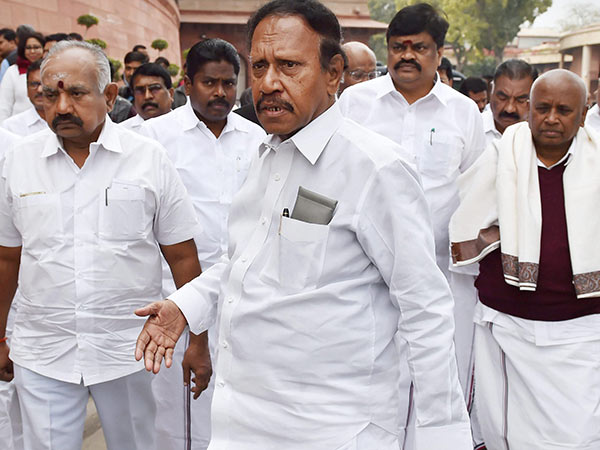 தம்பிதுரை கவனிப்பு 