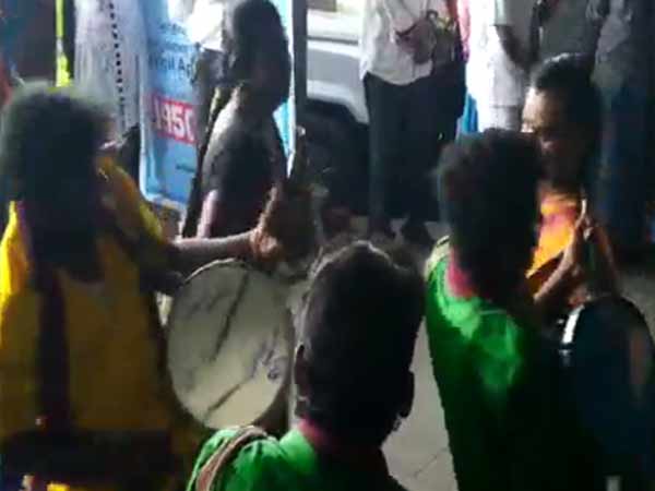 பொதுமக்கள் முனகல் 