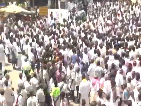 அதிமுக வேட்பாளர் அதிமுக வேட்பாளர்