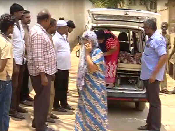 சிறுமி மீது பேருந்து மோதல் சிறுமி மீது பேருந்து மோதல்