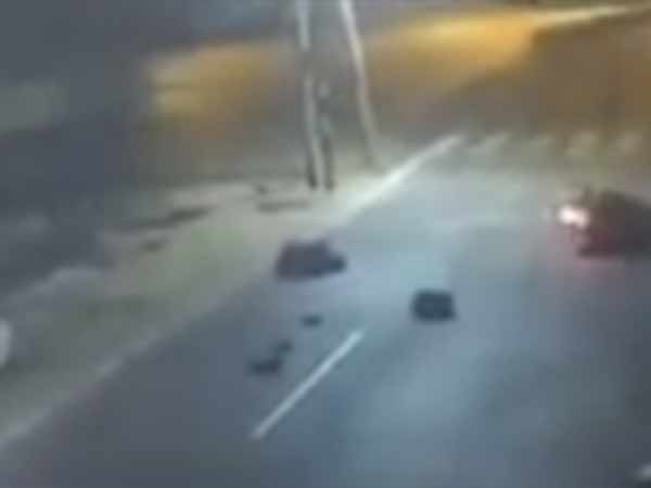 ஒளிந்து கொள்கிறார் 