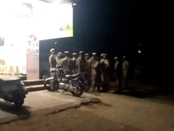 சண்டை செய்தனர் 