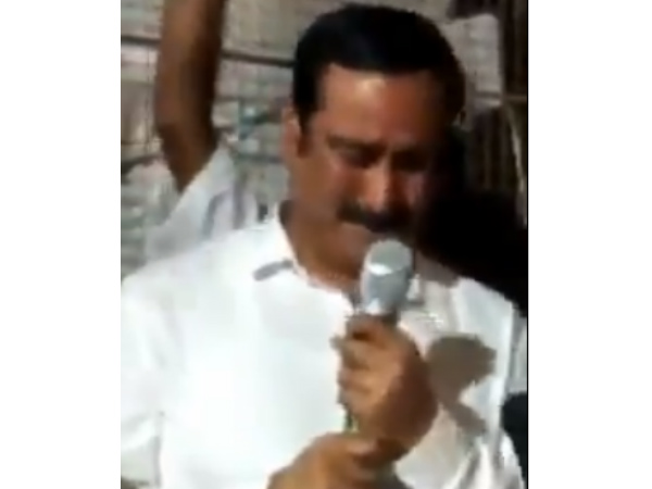  உடைந்து அழுதார் 