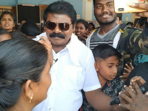 சுற்றுலா பயணிகள் சுற்றுலா பயணிகள்