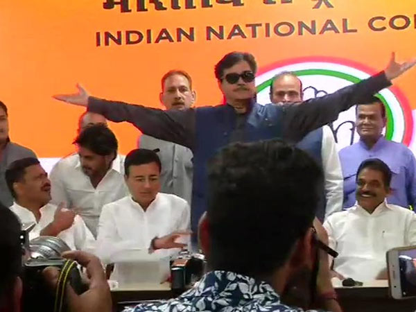 BJP leader Shatrughan Sinha joins Congress BJP leader Shatrughan Sinha joins Congress