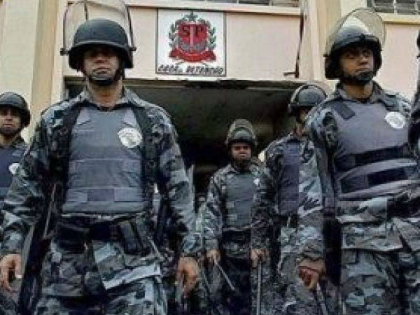 போலீஸ்.. போலீஸ்.. 