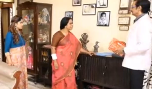 Chandra dares husband to divorce her Chandra dares husband to divorce her