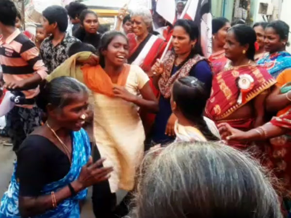 இளம்பெண்கள் 