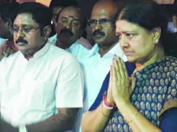 சசிகலா வருகிறார் 