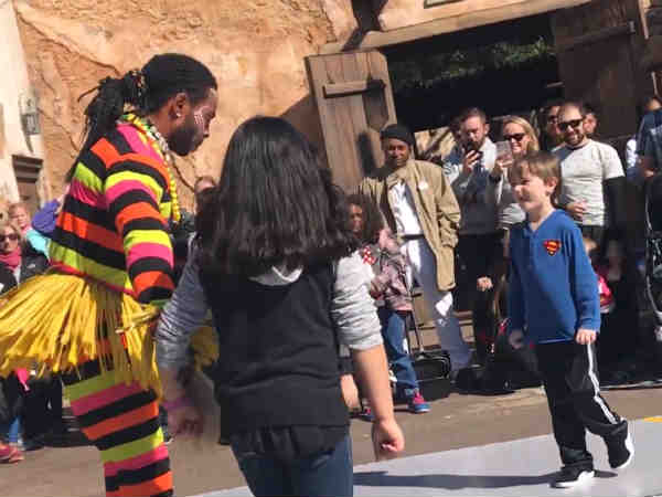 African dance attracts the tourists in Walt Disney World 