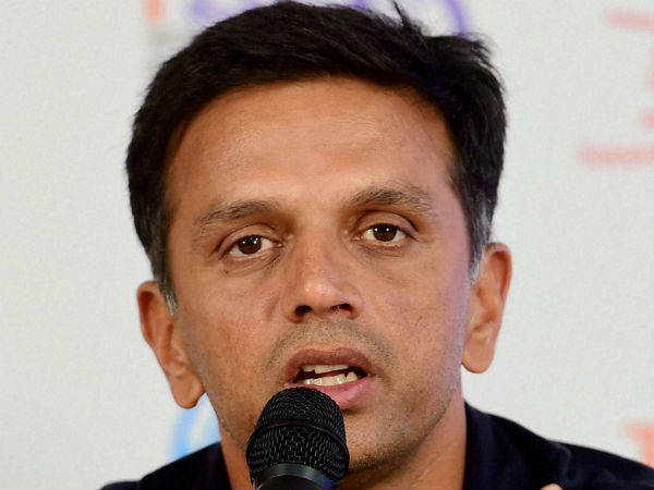 வெளிநாடு சுற்றுப் பயணம் 