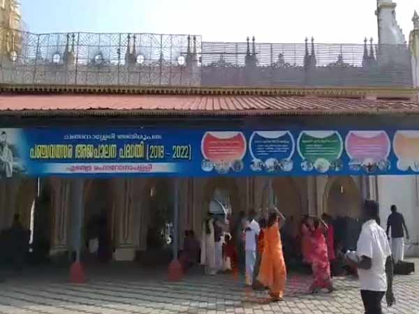 Edathua church festival Near Kanyakumari, Devotees worship