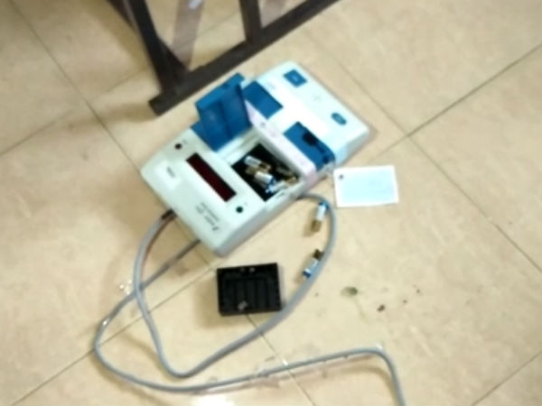 தூக்கி போட்டு உடைத்தார் தூக்கி போட்டு உடைத்தார்