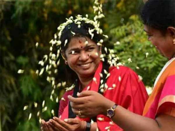 சிவப்பு நிற சேலை 