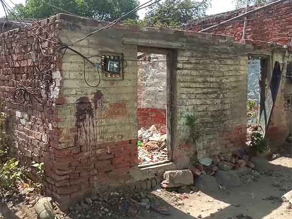 Chennai: Small girl got injured while country made bomb blast 