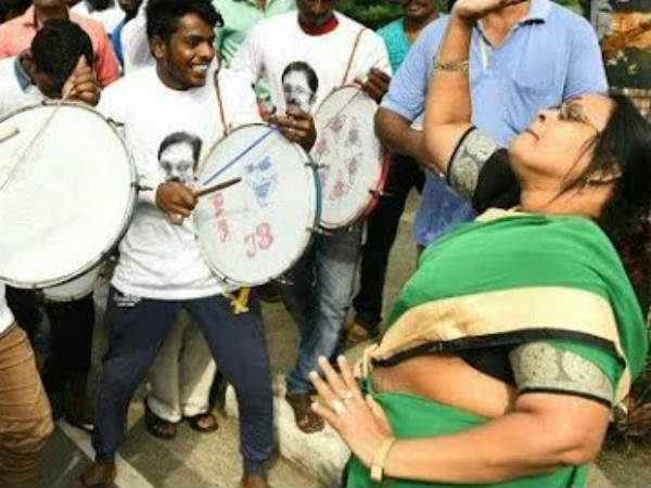 வாக்குச்சாவடிகள் 