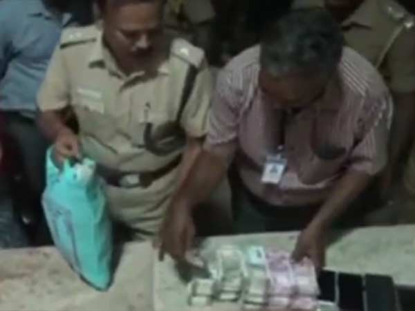 விசாரணை செய்கிறார்கள் விசாரணை செய்கிறார்கள்