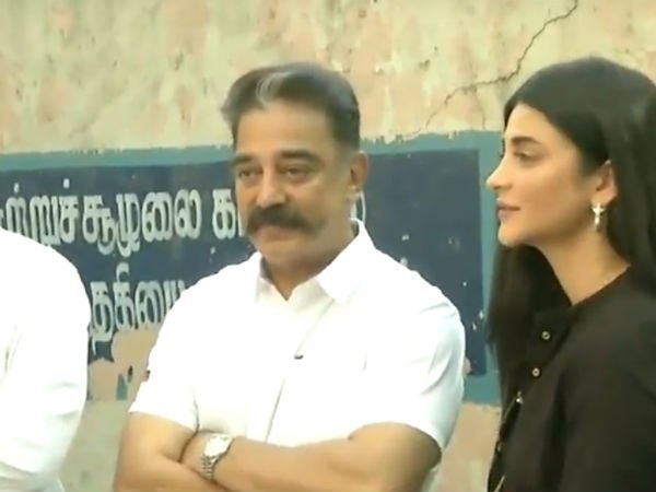 போஸ் கொடுத்தார் 