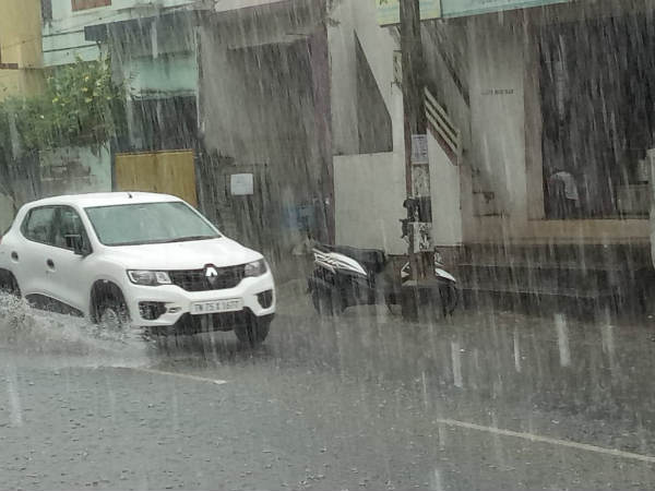 சென்னை- நாகை இடையே சென்னை- நாகை இடையே