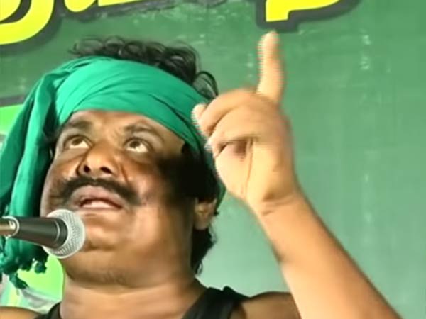 டார்ச் அடிக்கிறான் 