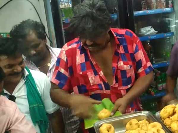 ரசிக்கும் மக்கள் ரசிக்கும் மக்கள்