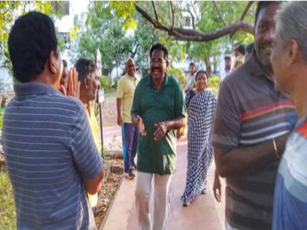 Markxist Communist candidate Venkatesan asks vote from Sellur Raju in Madurai 