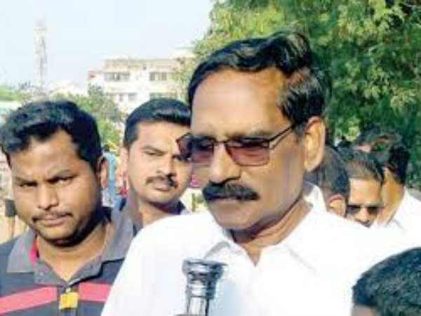  போலீஸ் அதிகாரி