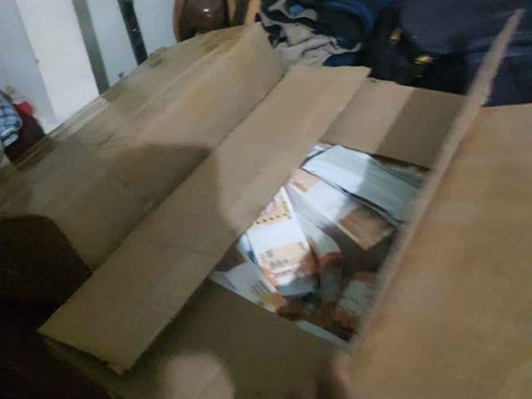பணம் எண்ணுகிறார்கள் பணம் எண்ணுகிறார்கள்