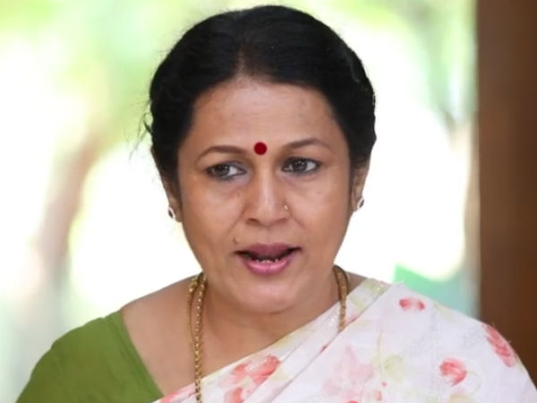 Thamarai struggles with two mother in laws 