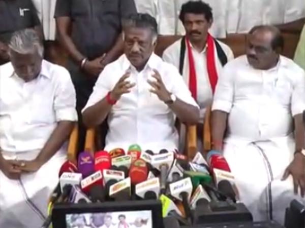 வாரணாசியில் ஓபிஎஸ் வாரணாசியில் ஓபிஎஸ்