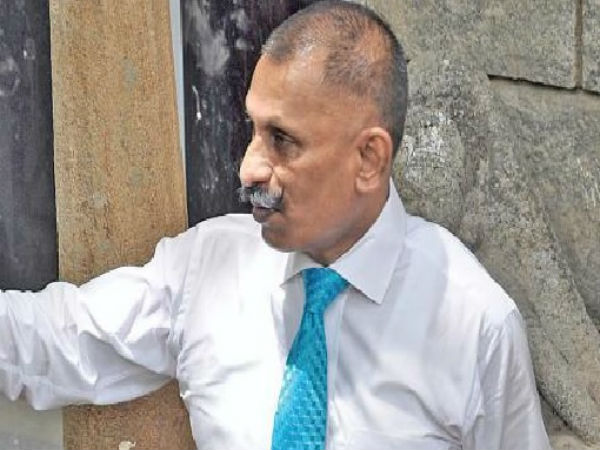 இரண்டரை அடி உயரம் 