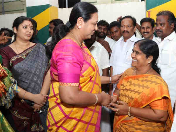 மெனக்கெடுகிறார் 